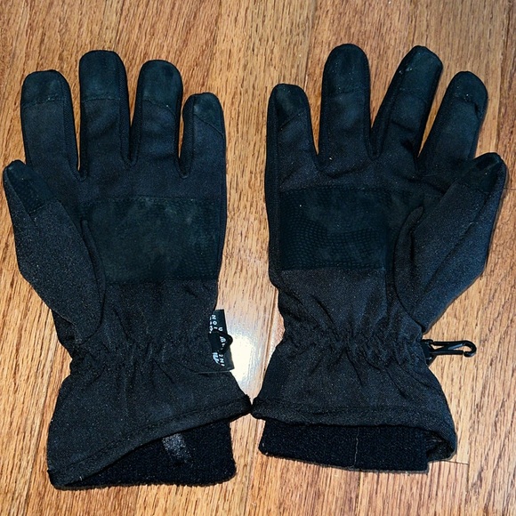 Thinsulate Insulation 40 Gram Black Winter Gloves - Picture 2 of 4